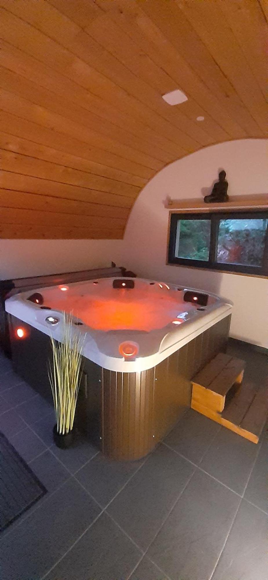 Chalets De Pont Cob Avec Spa Gouézec Eksteriør billede